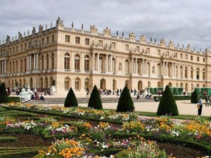 Versailles-nguy-nga-va-trang-le-1