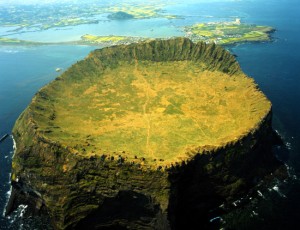 dinh-nui-Seongsan-Sunrise-Peak(1)