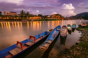 Du lịch Lào ghé thăm thị trấn Vang Vieng thanh bình 1