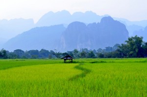 Du lịch Lào ghé thăm thị trấn Vang Vieng thanh bình 2