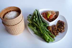 Những món bạn nên ăn khi đến du lịch Lào 1