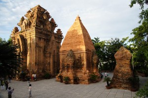 Đến Nha Trang, tham quan khu di tích Tháp Bà Ponagar 1